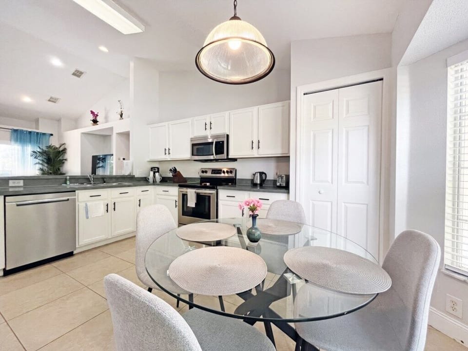 7-Kitchen.jpg