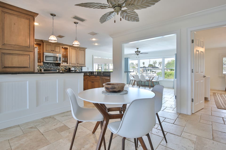 kitchen breakfast nook off the kitchen