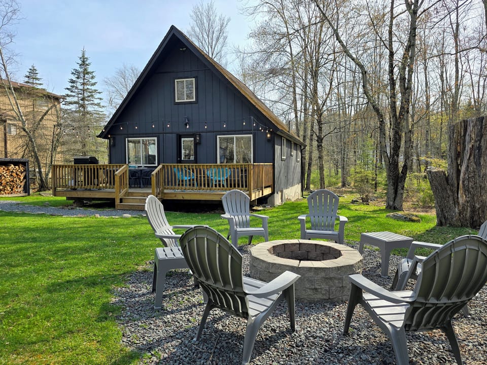 Hopskip Home to your modern chalet nestled in the forest of Arrowhead Lake.