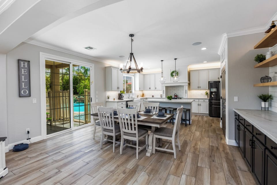 Beautiful open floor plan with plenty of natural light.