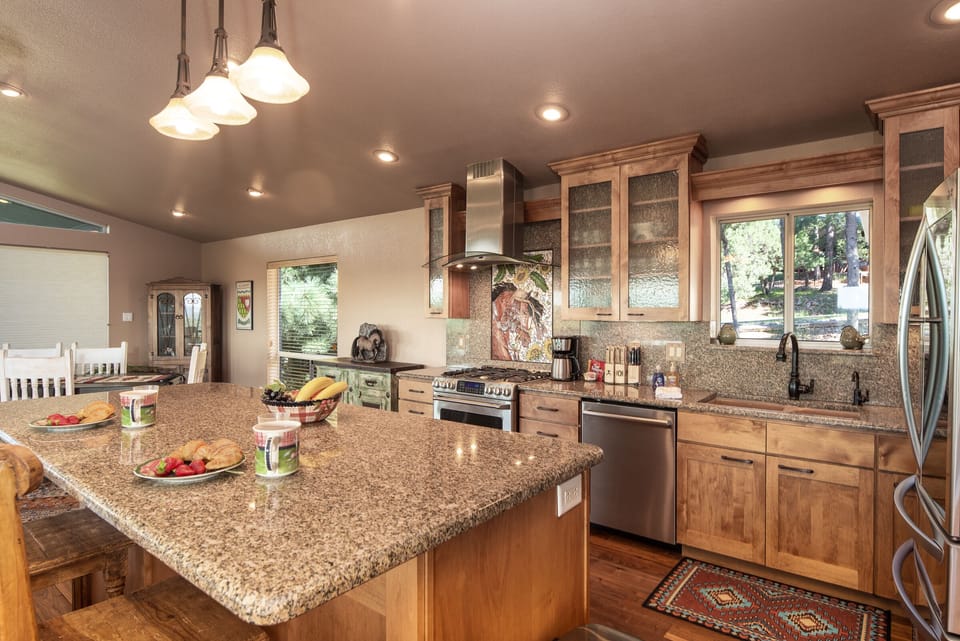 Kitchen + Breakfast Bar