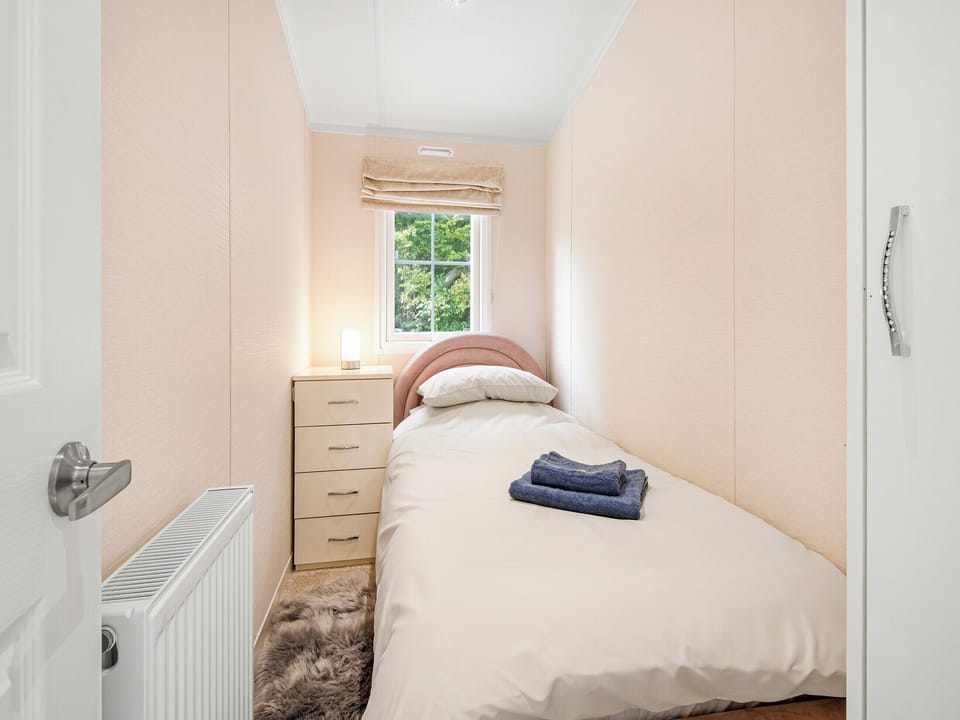 Single bedroom | European Lodge - Lady Edith&rsquo;s Duo, Scarborough