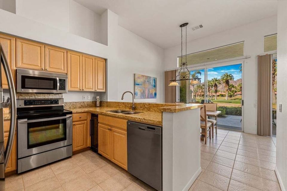 Kitchen with full appliance set
