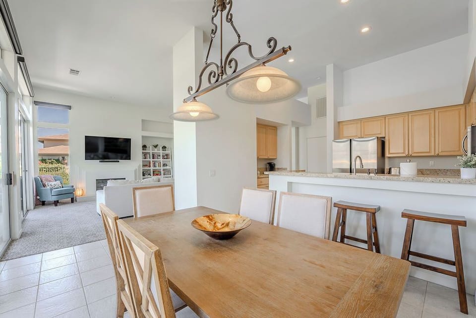Dining area off the kitchen