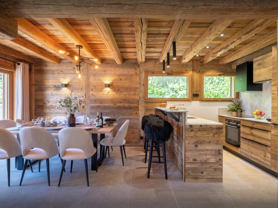 Dining/kitchen