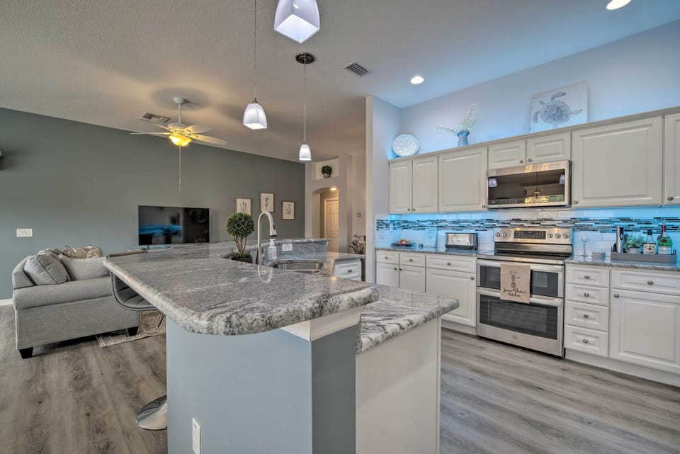 Full Kitchen | Dishwasher | Double Oven | Microwave | Fridge | Toaster