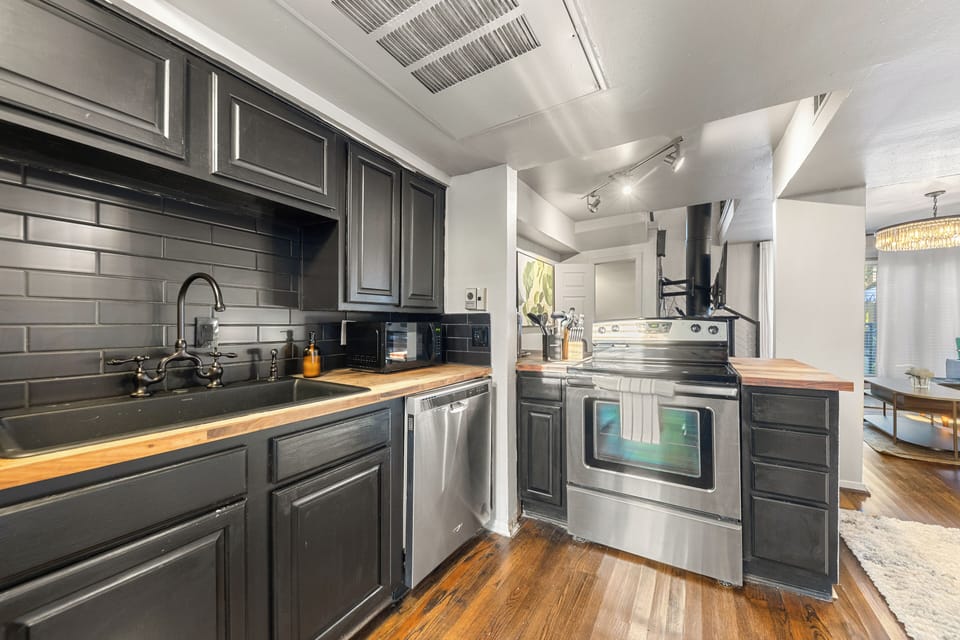 Full equipped kitchen with all your chefs needs. 
