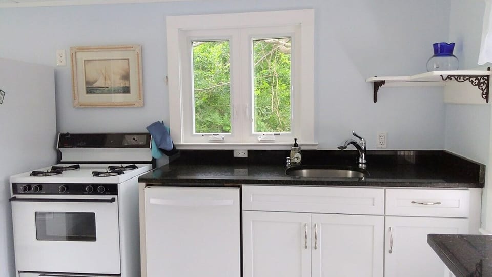 Full sized chef's kitchen with granite counters and dishwasher