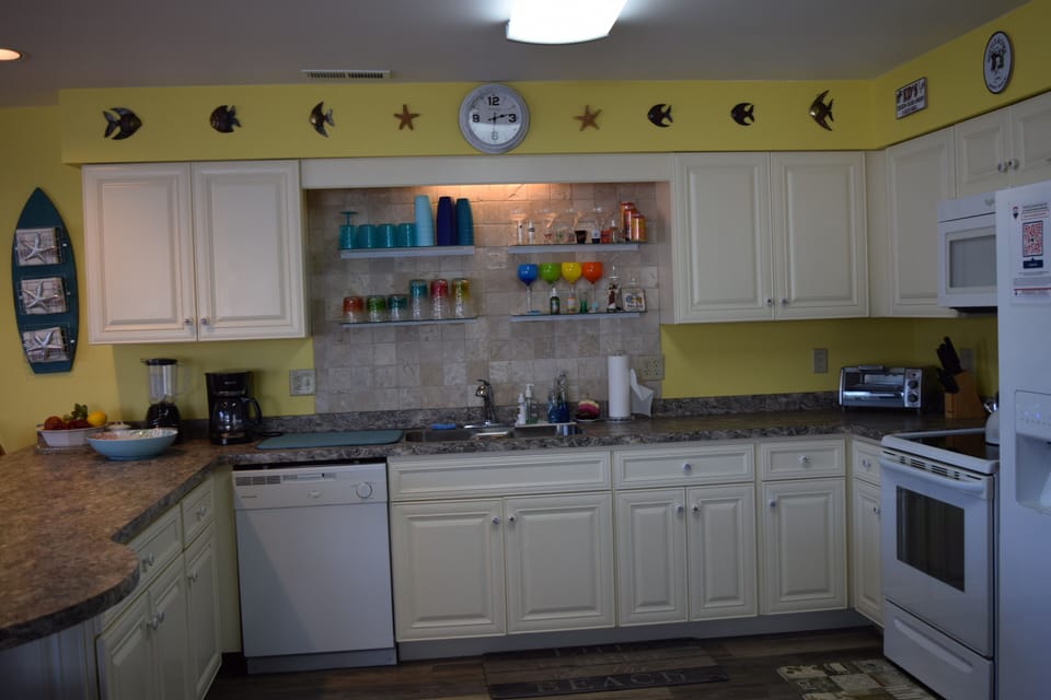 An updated, fully stocked kitchen has 
everything you need to prepare fantastic meals!