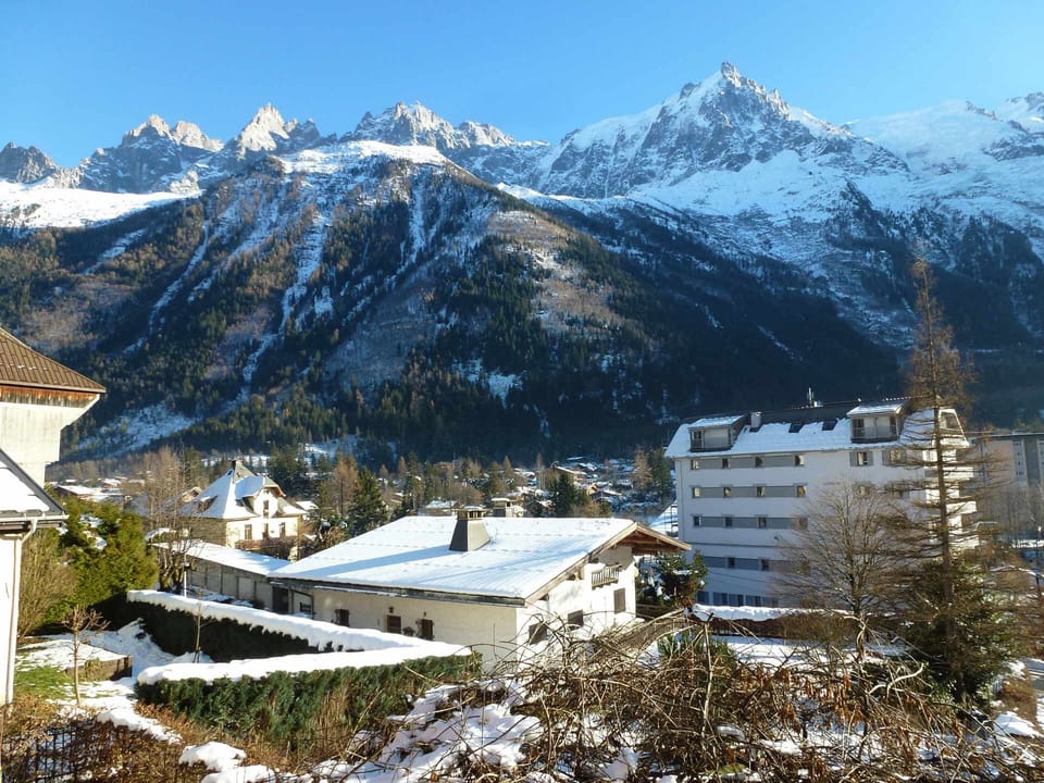 Spacious Apartment in Chamonix, 3 Bedrooms, WiFi Apartment in Les Houches