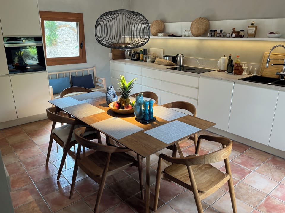 Kitchen incl. Bora stove, oven and dish washer; dinner table for 6 people