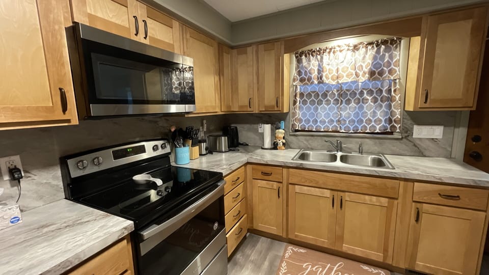 Fully stocked kitchen!