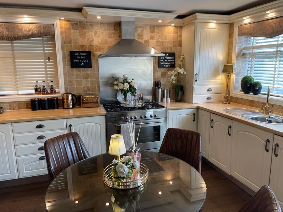 KITCHEN WITH ALL AMENITIES PROVIDED, ALL UTESILS & CROCKERY, 6 RING GAS COVER