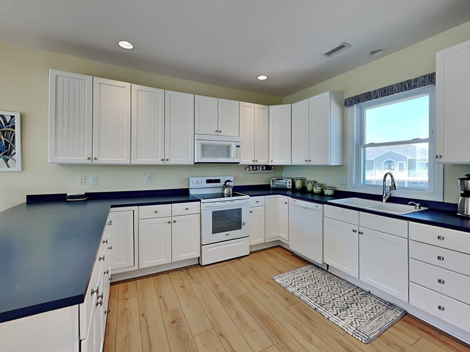 Full Size Kitchen