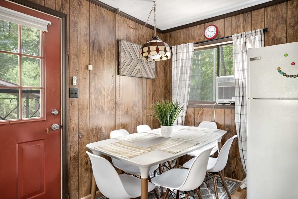 Open kitchen and dining area, perfect for gathering