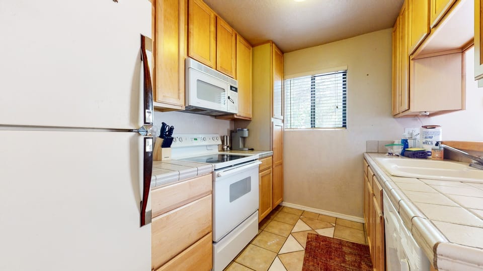 Room, Indoors, Oven, Flooring, Kitchen
