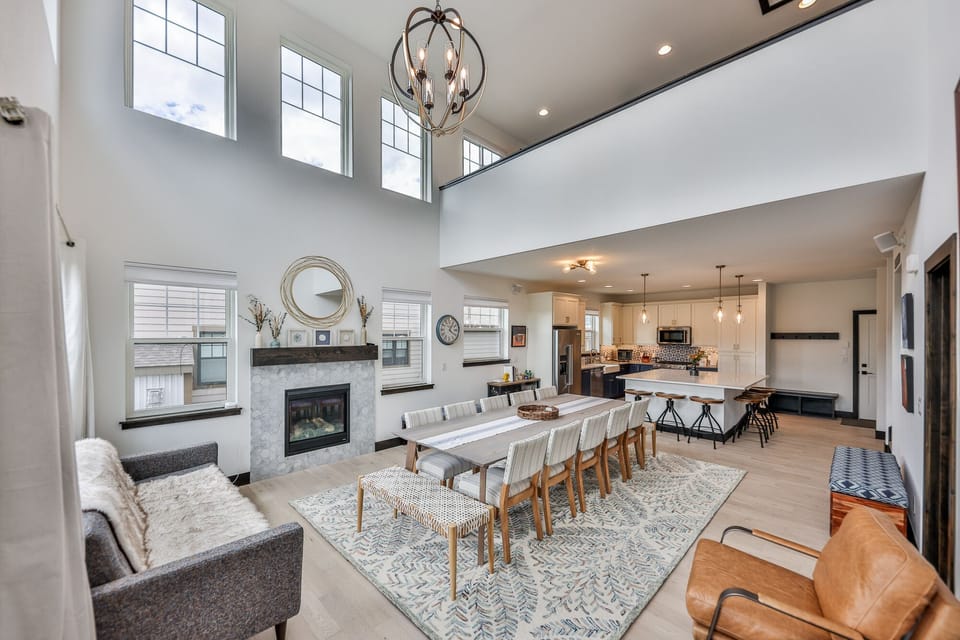 Spacious and open living/dining room/kitchen, fireplace, connected deck, views  