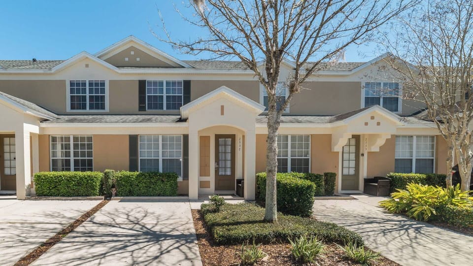 Beautiful 3 bed 3 bath townhome located in Windsor Hills Resort