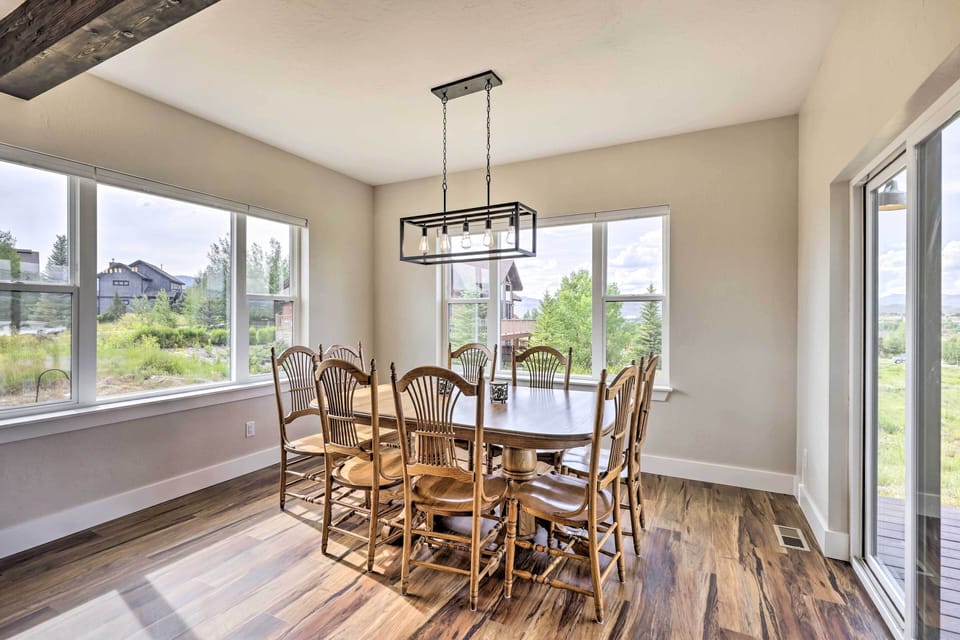 Dining Area | Main Level | Flatware Provided