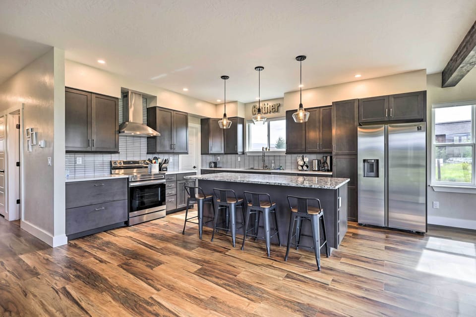 Fully Equipped Kitchen | Main Level | Spices | Ice Maker