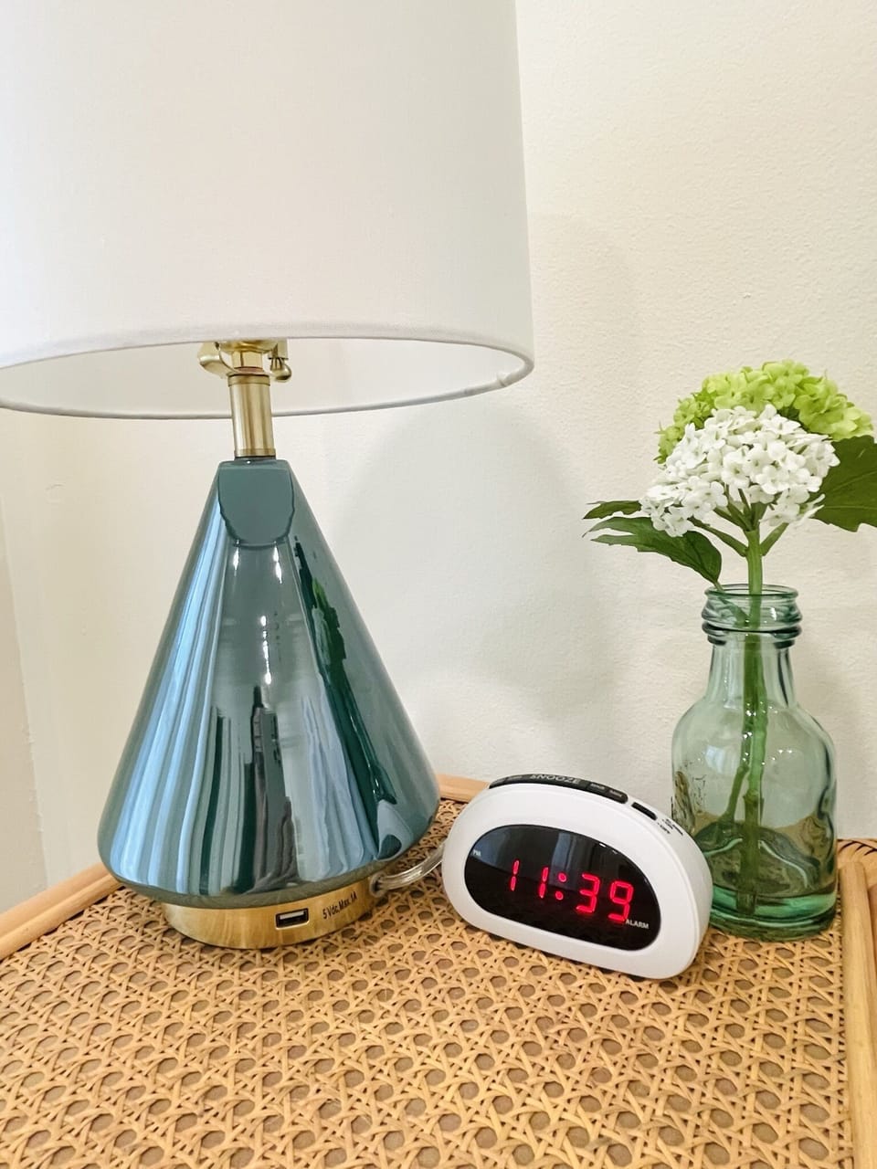 USB port located on lamp base.