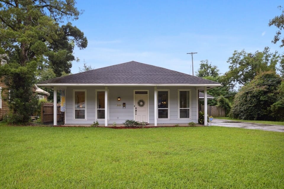 Charming 1 story cottage, welcome to your vacation home in Baton Rouge!