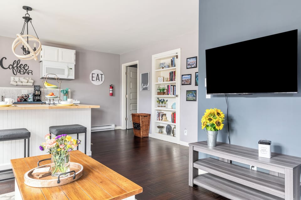 View as you enter through the front door to the open concept living space. 