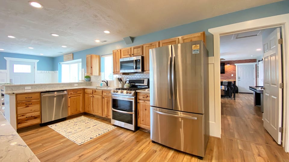 Kitchen includes a split double oven as well as a dishwasher