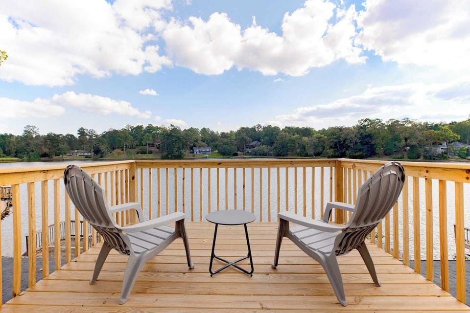 Upstairs Deck with all the lake views