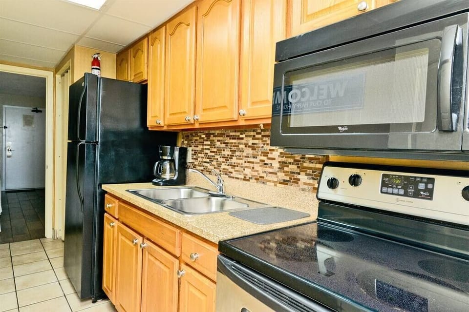 All dishes glassware cookware included