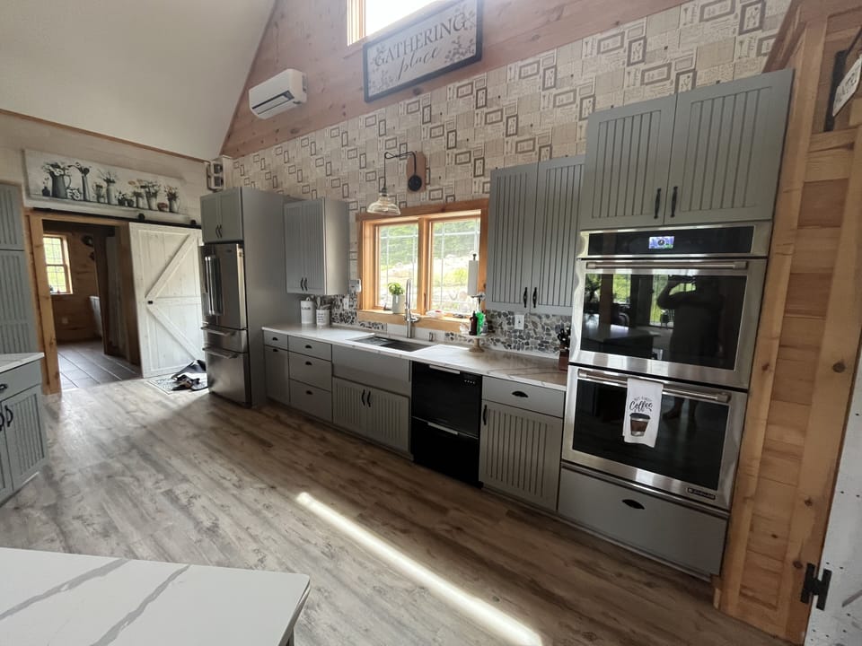 Gourmet kitchen 2 oven and all the amenities to cook and share are included