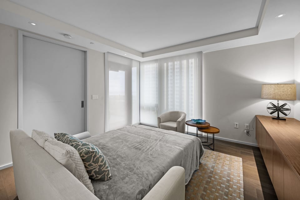 Partition between living room and bedroom - Partition between living room and bedroom