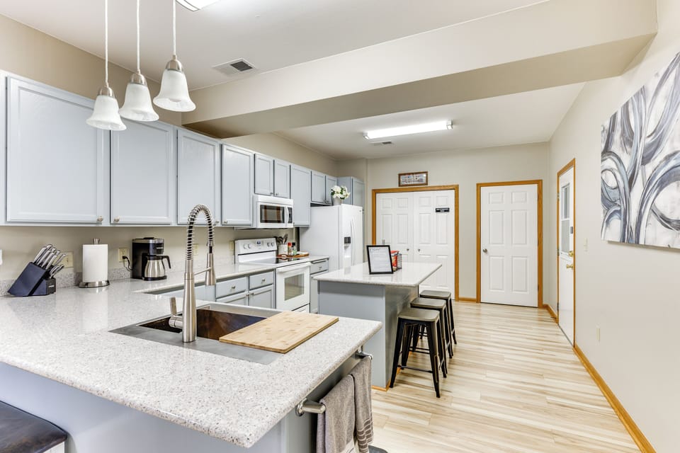 Kitchen | 1,100 Sq Ft | Pet Friendly w/ Fee | Prime Location