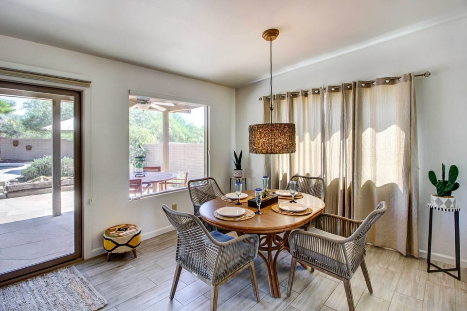 Dining Area | Dishware & Flatware Provided