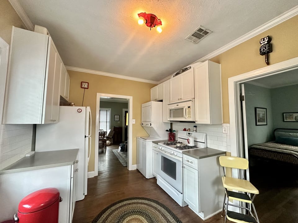 Full kitchen with fridge, oven, microwave, coffee, toaster & Washer/Dryer!