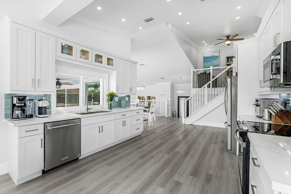 Large Kitchen With Stainless Appliances, Quartz Countertop 