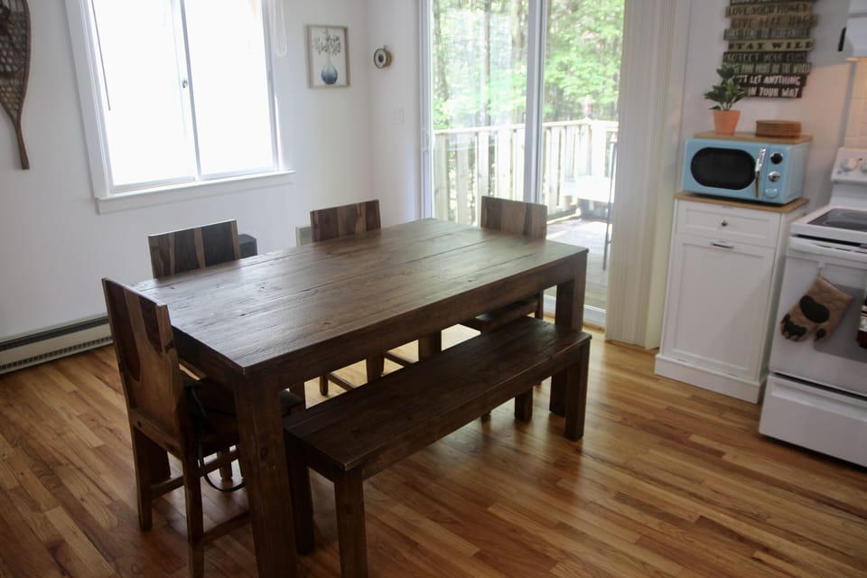 Dining table seats 6 comfortably