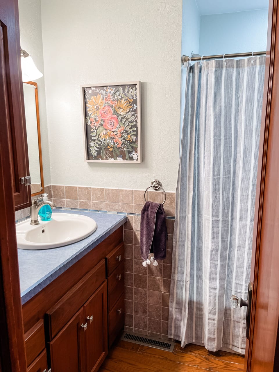 Full bathroom with tub/shower and toilet