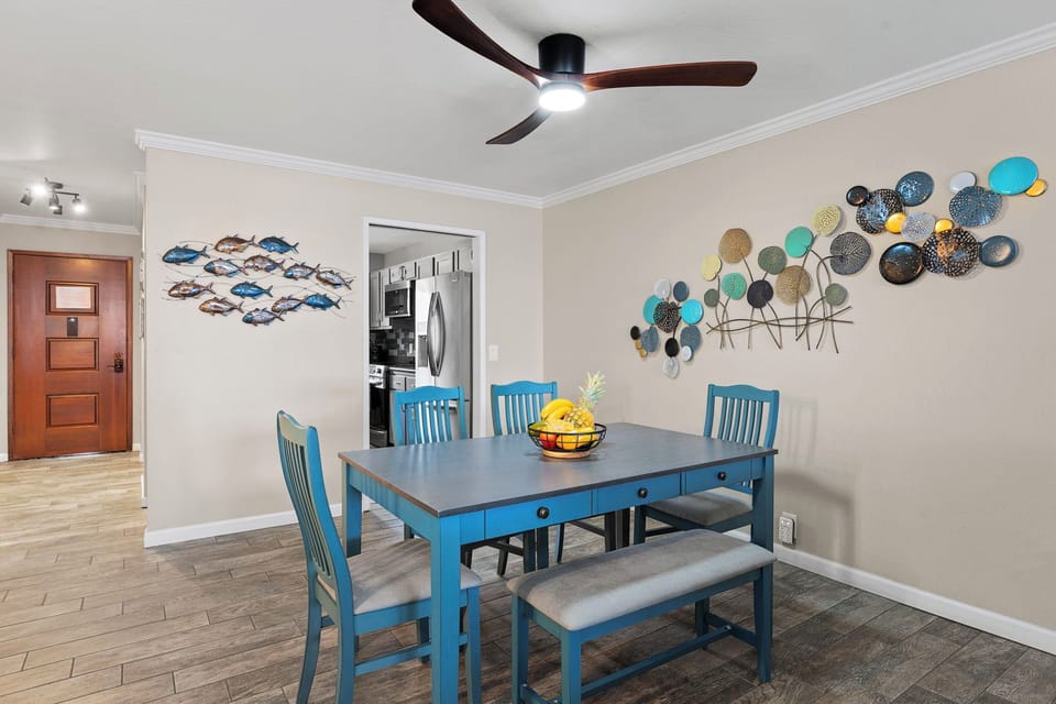 Diningroom table for 6