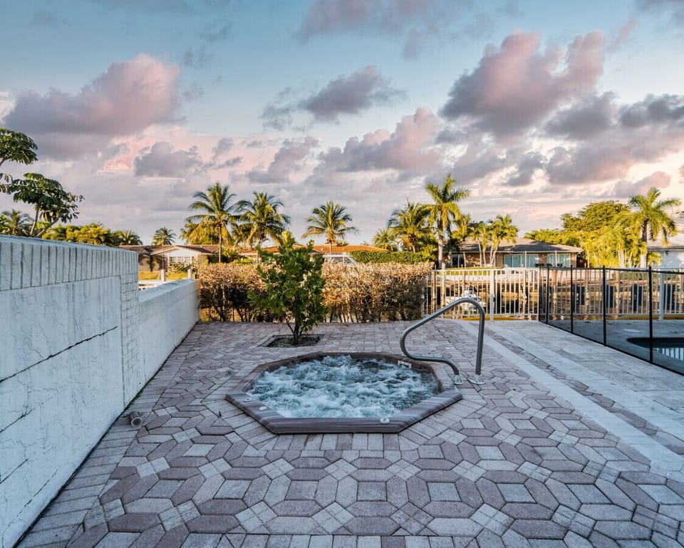 Heated Jacuzzi for tons of fun with the family!