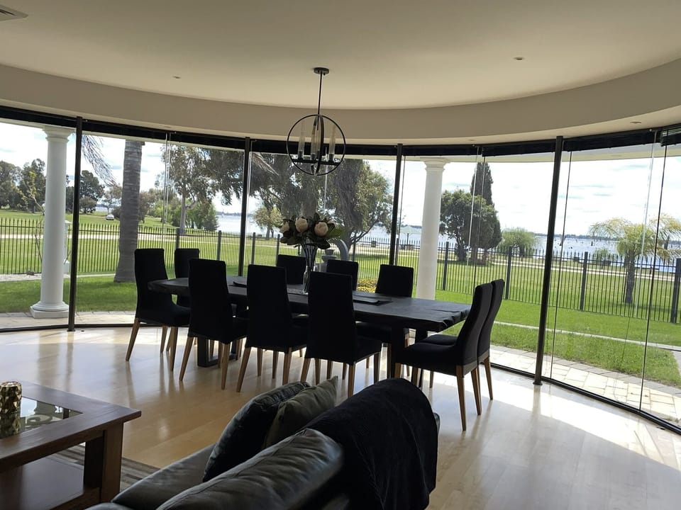 Sensational 360 lake views 