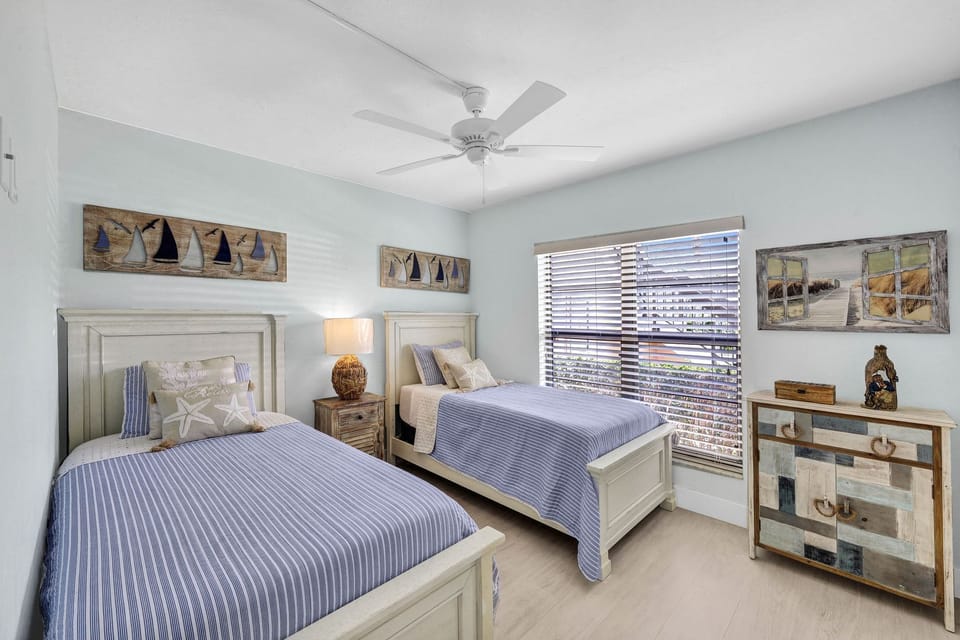 Guest Room - 2 Twin Beds