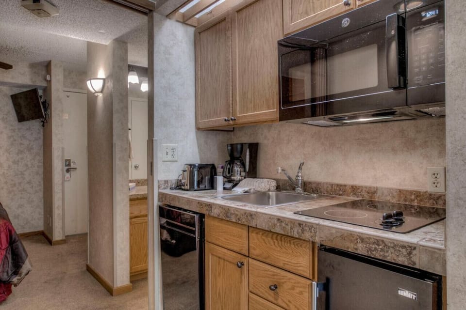 This unit unfortunately does not have a dishwasher