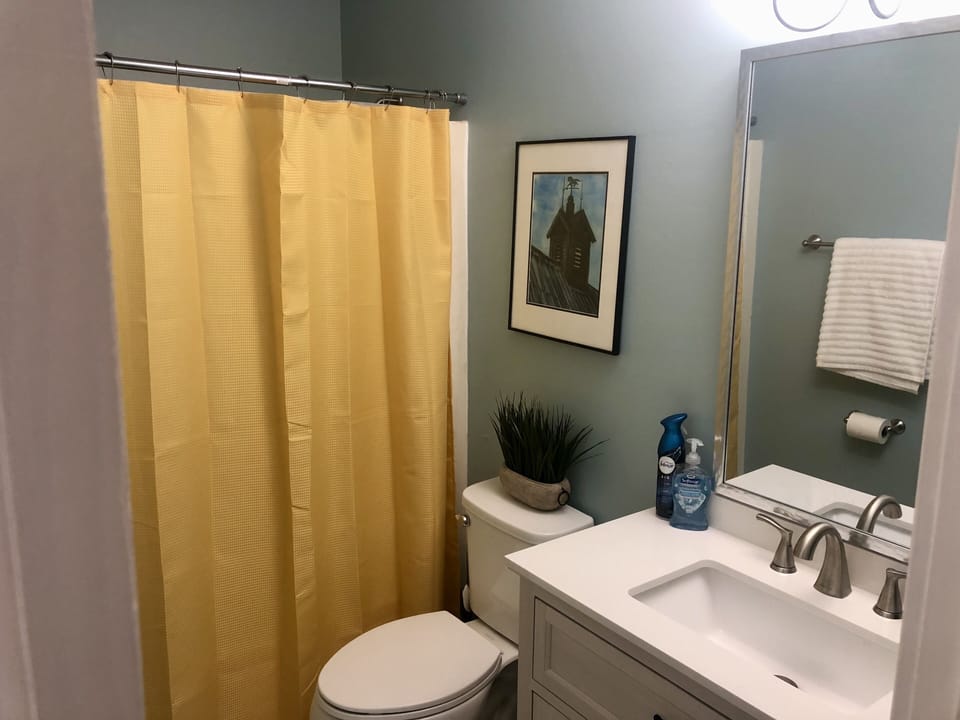 Full Bathroom #2