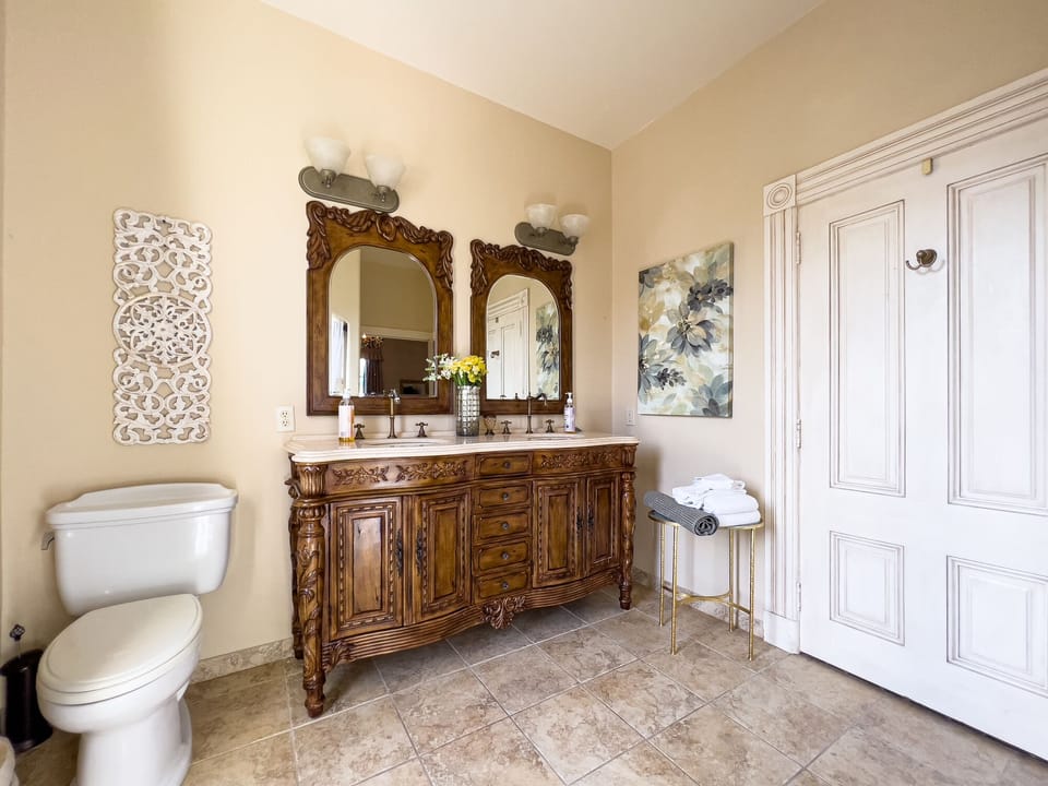 SUITE BATHROOM