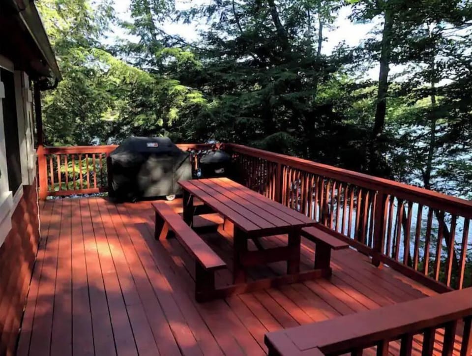 The side deck complete with gas grill, charcoal grill and picnic table.
