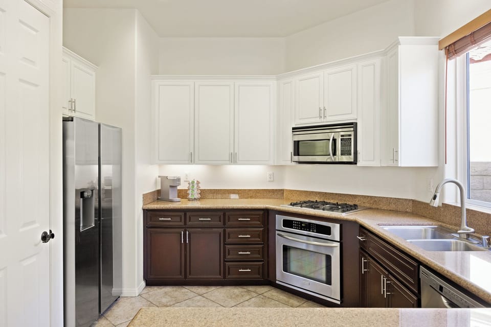 Stainless steel appliances and ample counter space—cook up your vacation favorites with ease.
