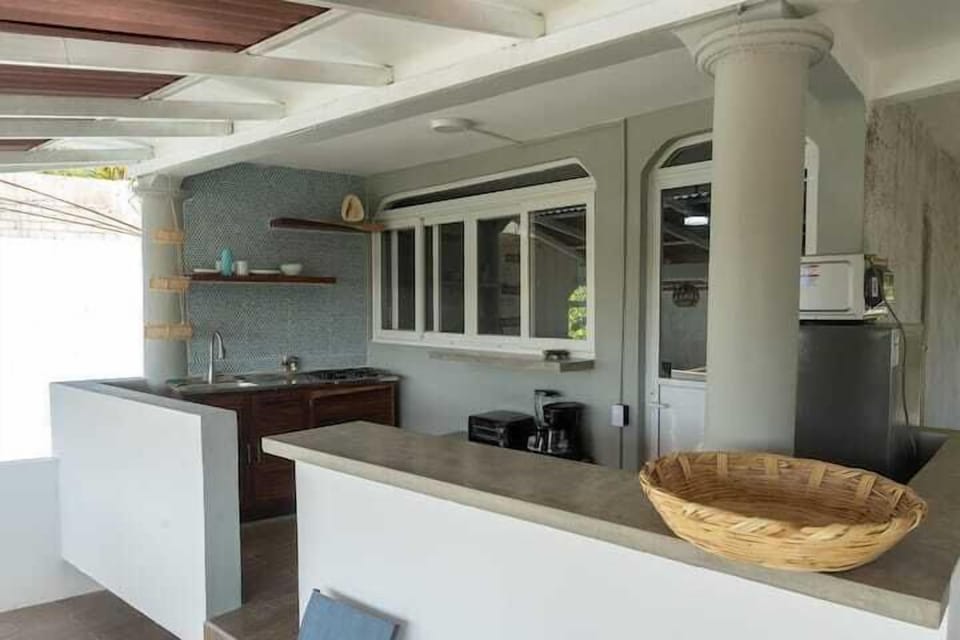 outdoor kitchen