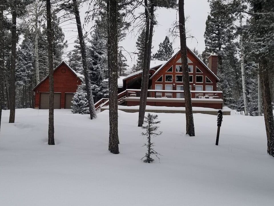 Front view of the property in winter