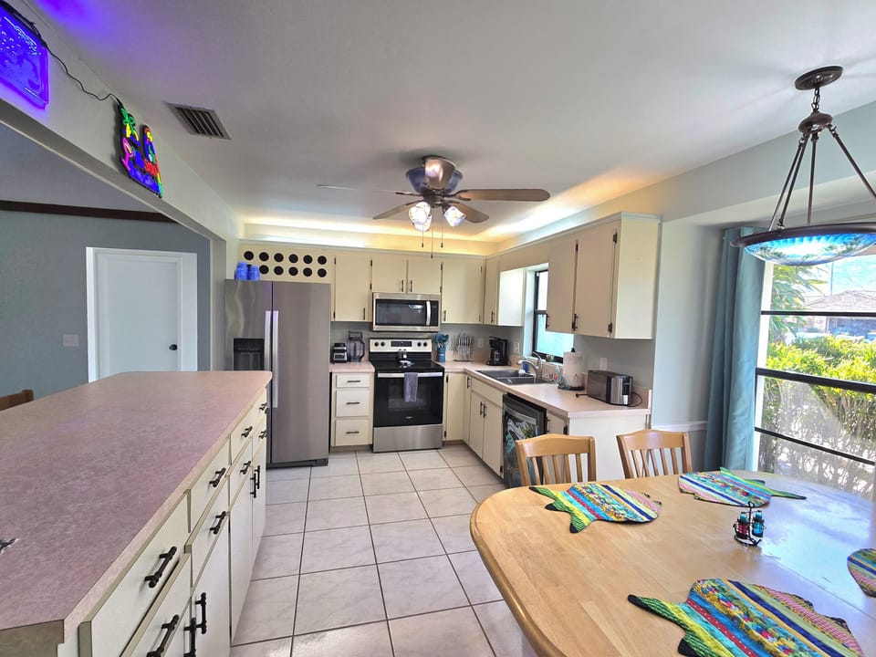 Eat in full kitchen